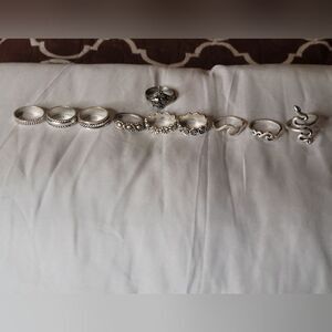4 Silver rings  